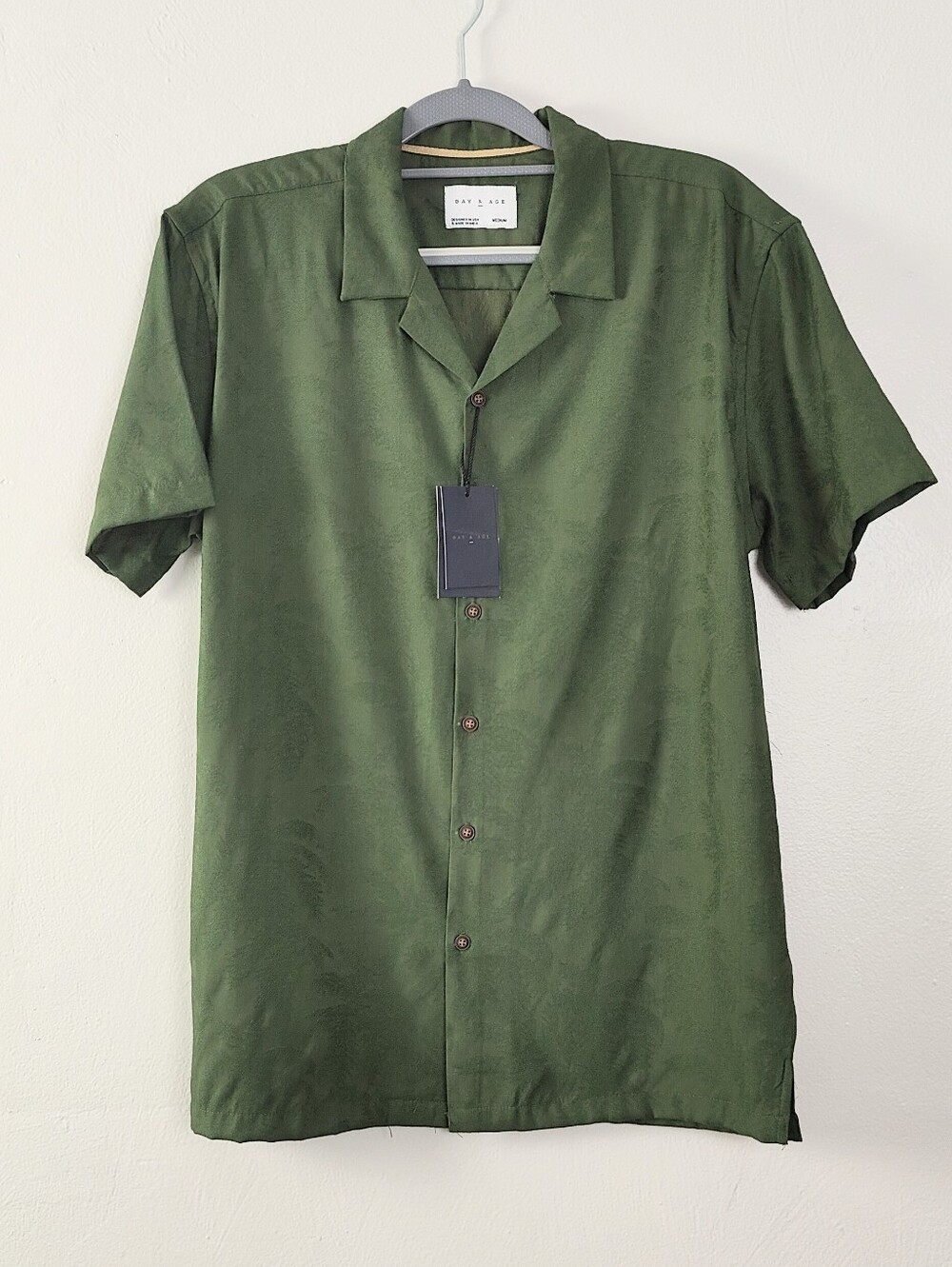 NEW! Day & Age Jacquard Short Sleeve Woven Camp Shirt Size Medium Clean Straight